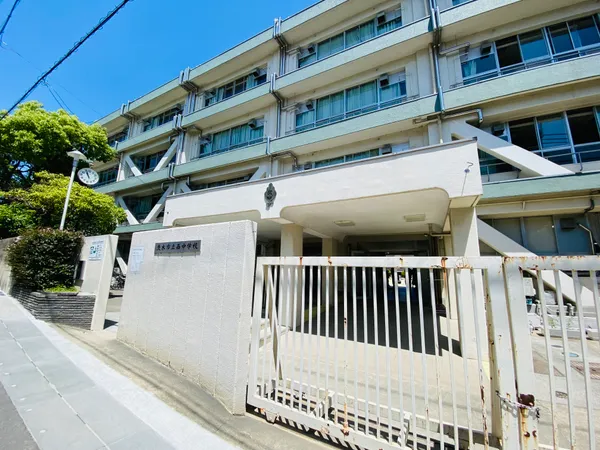 西中学校まで徒歩１９分
