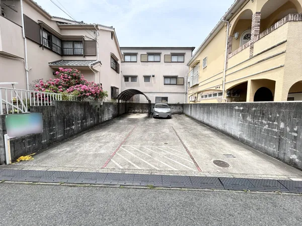 複数台駐車可能な広い駐車場