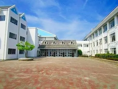 徒歩6分。