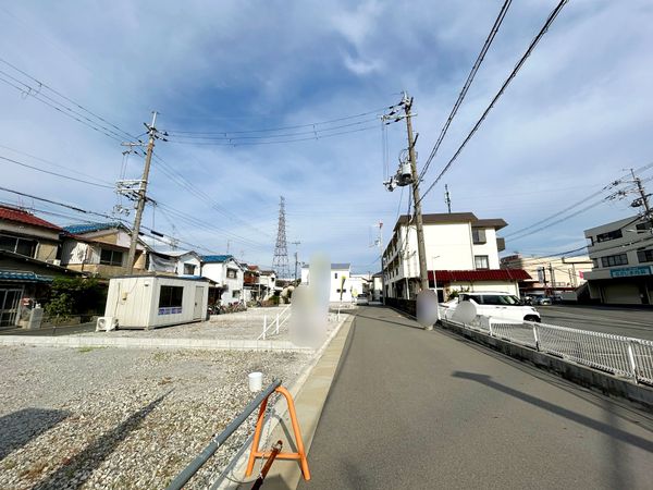 前面道路含む外観