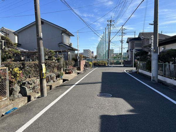 鮎川3丁目 前面道路含む外観 前面道路含む外観