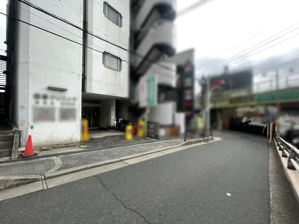 前面道路含む外観