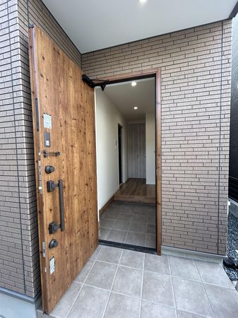 北春日丘三丁目 戸建 玄関 北春日丘三丁目 戸建 玄関