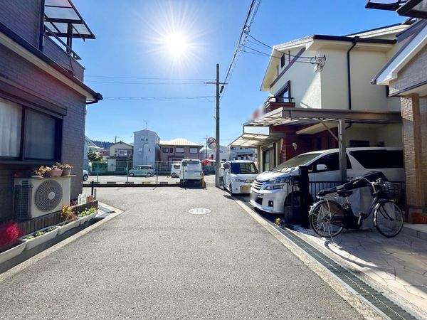 上野町 戸建 前面道路含む外観 前面道路含む外観