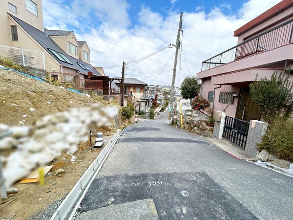 北春日丘三丁目(1号地) 新築戸建 前面道路含む外観 北春日丘三丁目(1号地) 新築戸建 前面道路含む外観