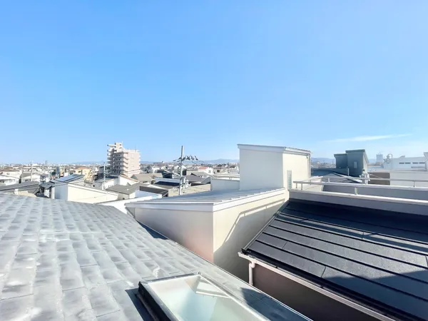 ルーフバルコニーから南側を望む眺望写真