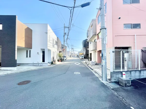 前面道路含む外観写真