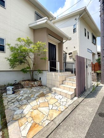 山手台新町一丁目 戸建 玄関