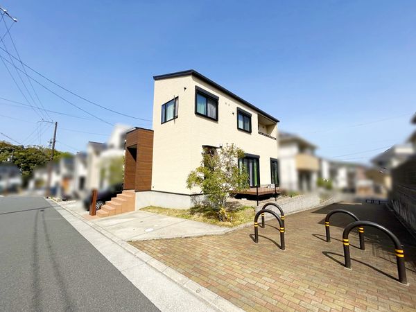 山手台新町三丁目 戸建 前面道路含む外観