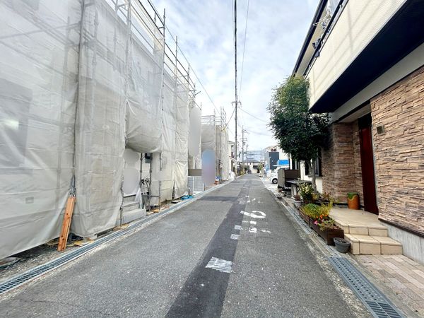 上野町(3号棟) 新築戸建 前面道路含む外観
