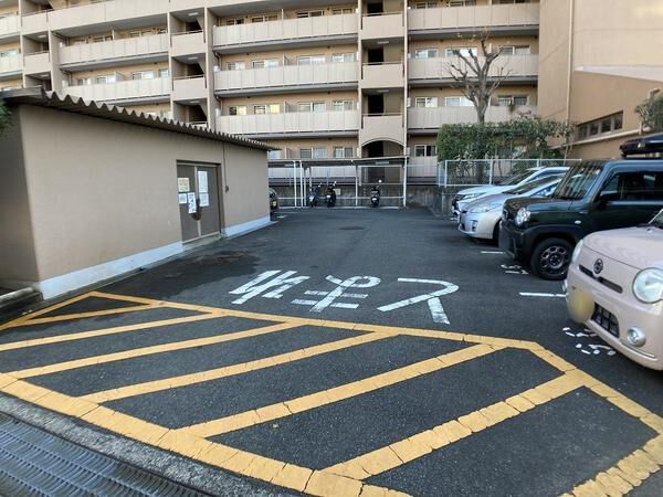 茨木レックスマンション A棟 駐車場 茨木レックスマンション A棟 駐車場