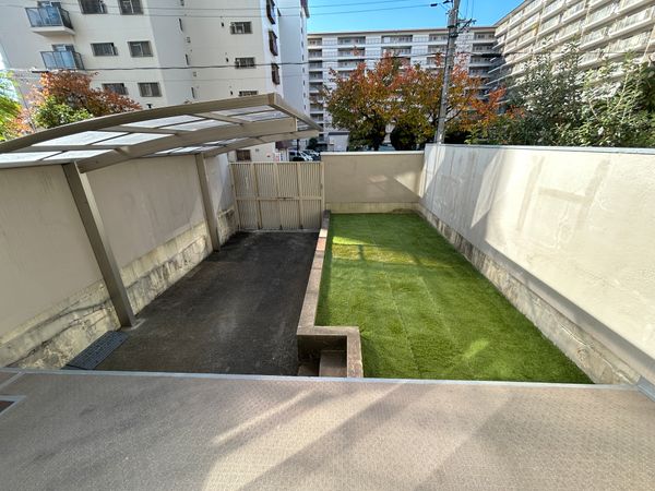 ローレルハイツ茨木総持寺 第1号棟 庭 ローレルハイツ茨木総持寺 第1号棟 庭