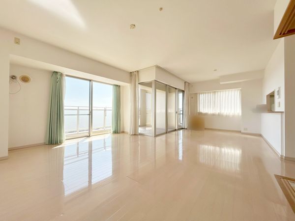 ジオ彩都みなみ坂 4番館 リビング