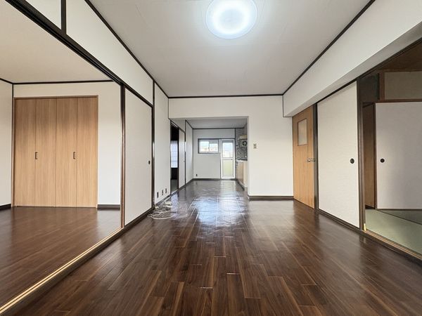 茨木郡山住宅 A-12棟 リビング