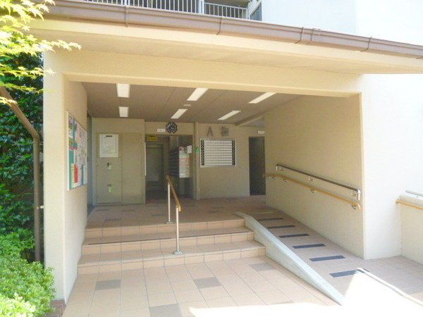 朝日プラザ千里北 A棟 エントランス 朝日プラザ千里北 A棟 エントランス