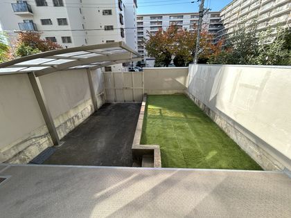 ローレルハイツ茨木総持寺 第1号棟 庭