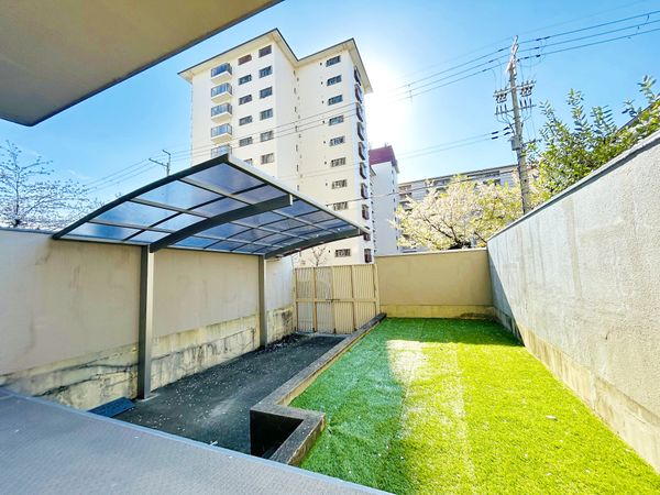 ローレルハイツ茨木総持寺 第1号棟 庭