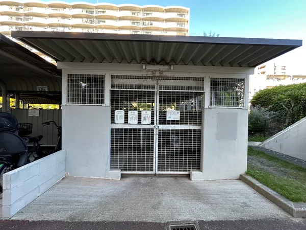 敷地内に設置されたゴミ置き場です。