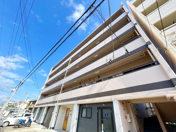 地上5階建て鉄筋コンクリート造、総戸数は25戸のマンションです。