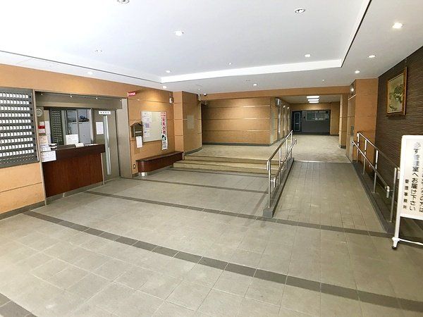 ローレルハイツ茨木総持寺 第1号棟 エントランス ローレルハイツ茨木総持寺 第1号棟 エントランス