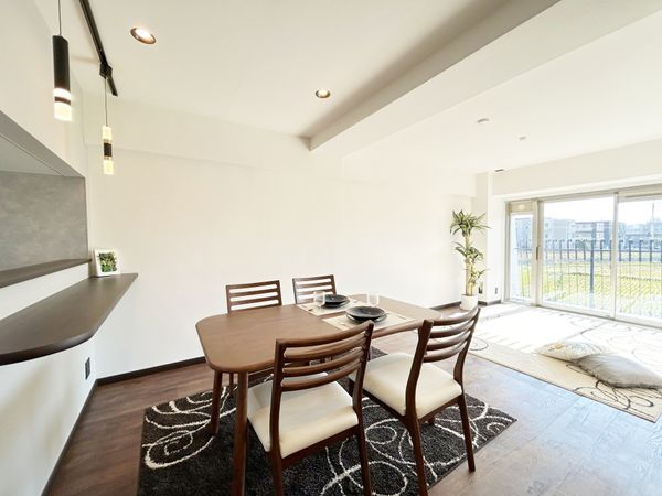 秀和南茨木レジデンス リビング