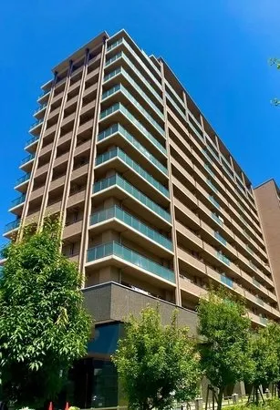 地上14階建て、鉄筋コンクリート造のマンションです。ぜひお気軽にお問い合わせください。