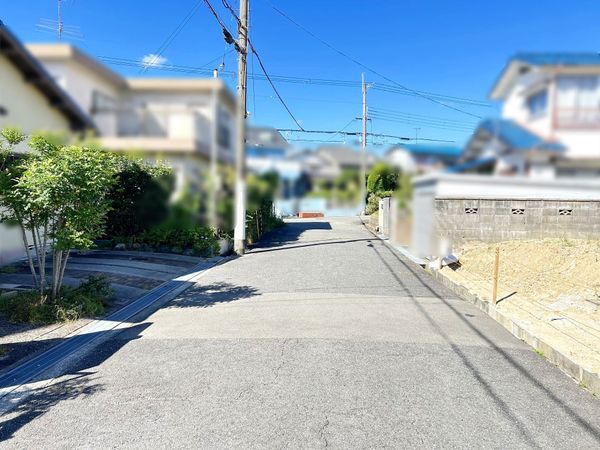 前面道路含む外観