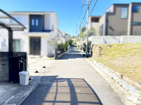 宝塚市雲雀丘 土地 前面道路含む外観 宝塚市雲雀丘 土地 前面道路含む外観
