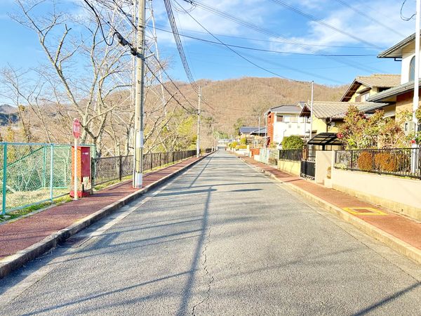 猪名川町伏見台(日生ニュータウン) 土地 前面道路含む外観 猪名川町伏見台(日生ニュータウン) 土地 前面道路含む外観