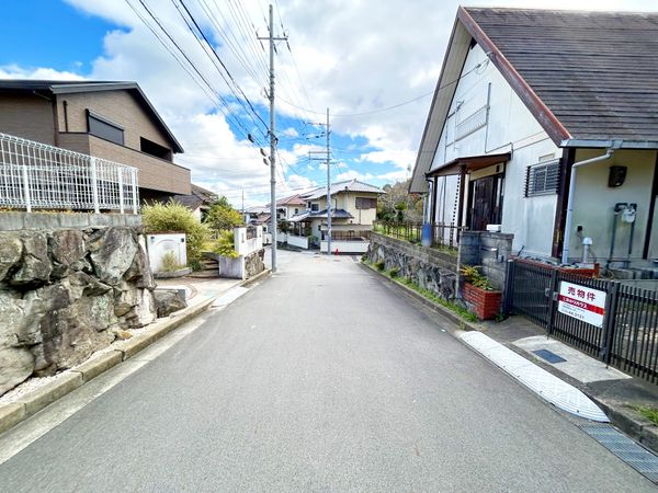 川西市清和台西 土地 前面道路含む外観 川西市清和台西 土地 前面道路含む外観