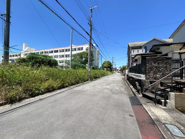 川西市清和台東2丁目 土地 前面道路含む外観 川西市清和台東2丁目 土地 前面道路含む外観