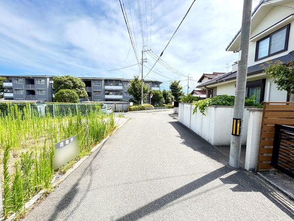 池田市旭丘3丁目 前面道路含む外観