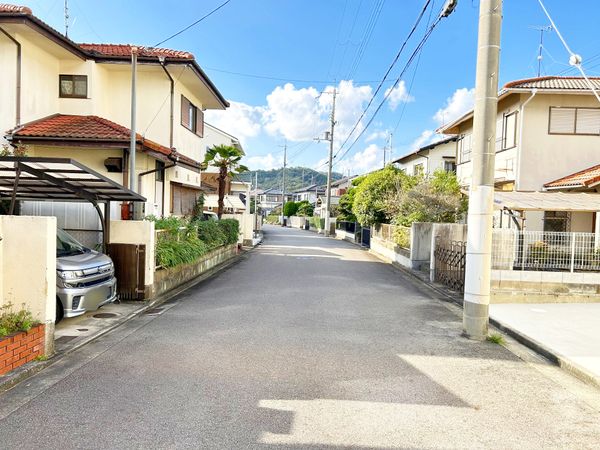 猪名川町伏見台(日生ニュータウン) 土地 前面道路含む外観 猪名川町伏見台(日生ニュータウン) 土地 前面道路含む外観