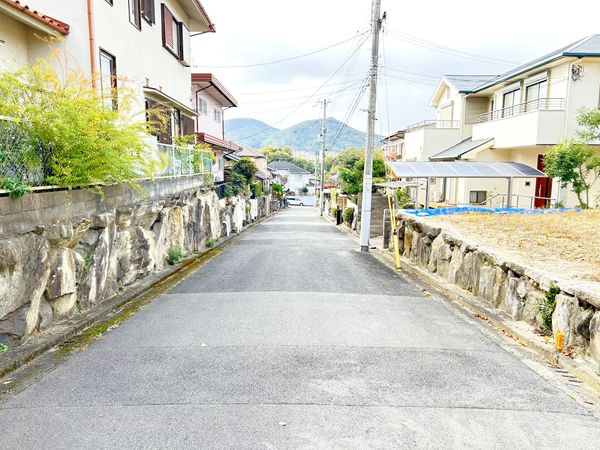 川西市水明台(多田グリーンハイツ) 土地 前面道路含む外観 川西市水明台(多田グリーンハイツ) 土地 前面道路含む外観