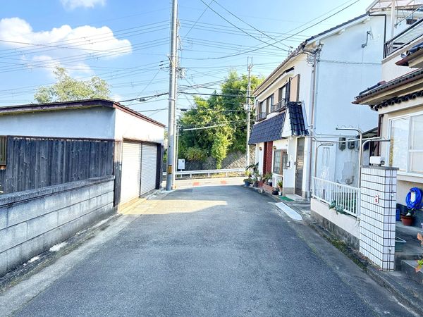 川西市西多田 土地 前面道路含む外観