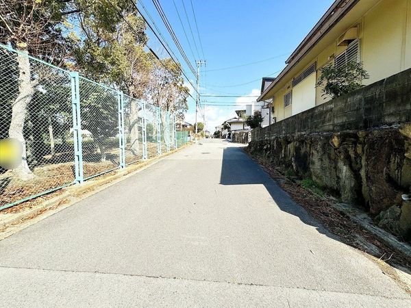 川西市水明台2丁目 土地 前面道路含む外観 川西市水明台2丁目 土地 前面道路含む外観