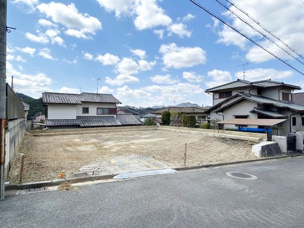猪名川町松尾台4丁目 土地 前面道路含む外観 猪名川町松尾台4丁目 土地 前面道路含む外観