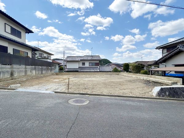 猪名川町松尾台4丁目 土地 前面道路含む外観 猪名川町松尾台4丁目 土地 前面道路含む外観