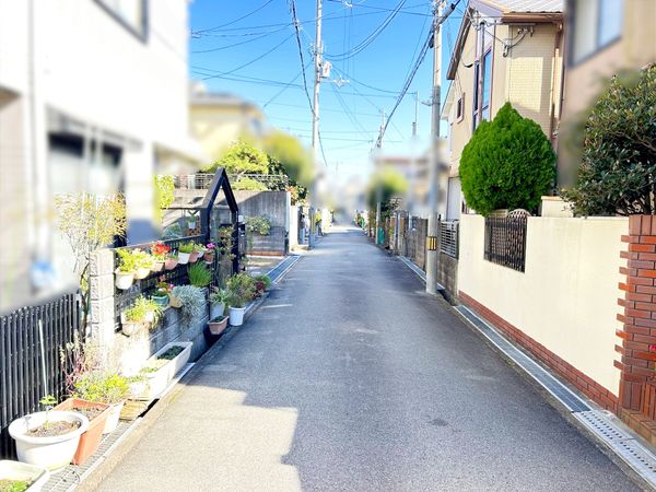 前面道路含む外観