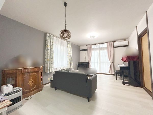 川辺郡猪名川町若葉1丁目【戸建】 リビング