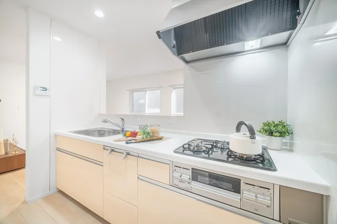 リビング・ダイニングが見渡せる対面式キッチン。食器洗浄乾燥機も完備しています。