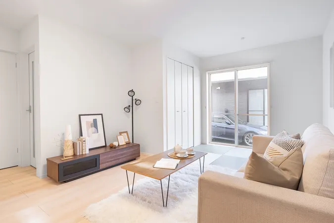 開放感あふれる約18.2帖（畳コーナー含む）のリビングです。