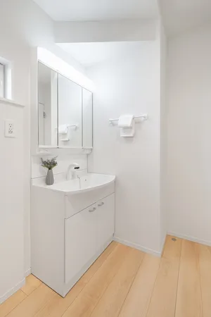 ゆとりの洗面スペースで朝の身支度も快適スムーズに。