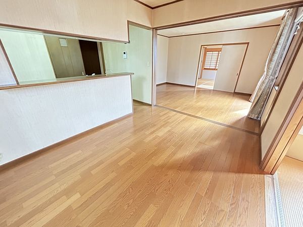 川西市美山台2丁目 戸建 リビング 川西市美山台2丁目 戸建 リビング