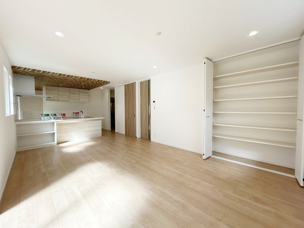 川西市緑台4丁目 リビング 川西市緑台4丁目 リビング