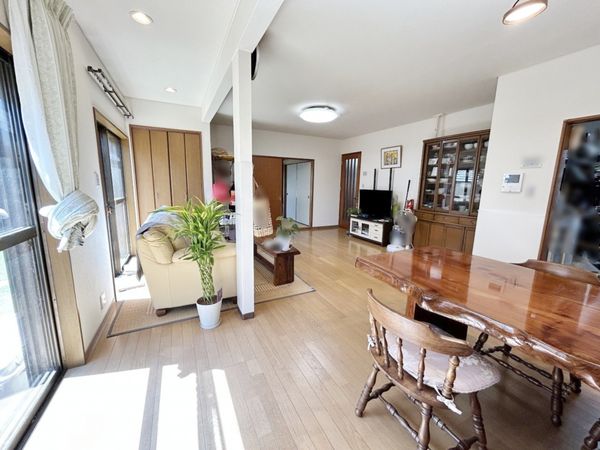 川辺郡猪名川町若葉2丁目 中古戸建 リビング