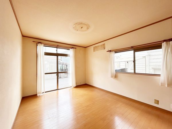 川西市笹部2丁目 戸建 リビング