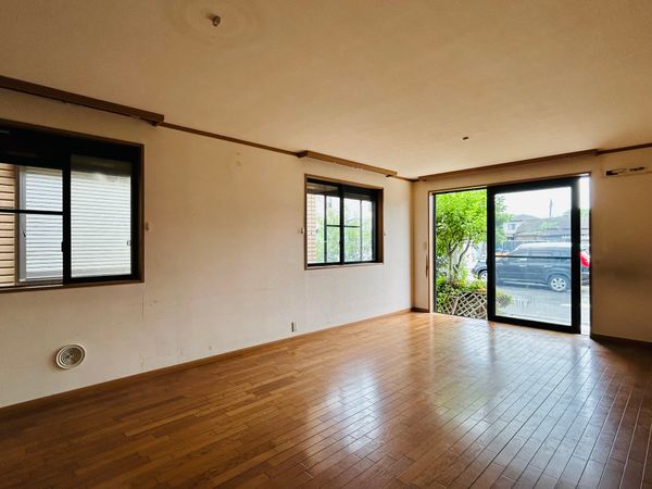 川西市加茂2丁目 戸建 リビング