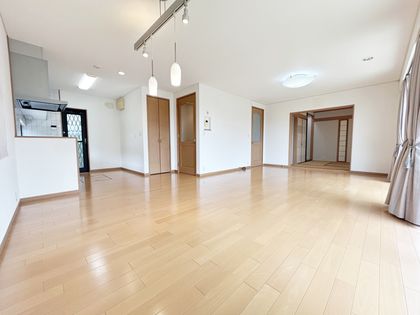 川西市美山台1丁目【戸建】 リビング