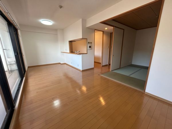 プレシアス清和台中央 リビング プレシアス清和台中央 リビング